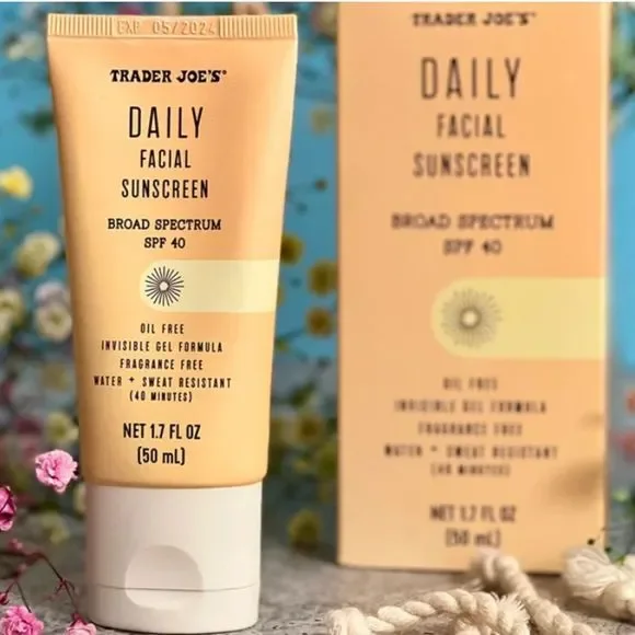 $12❤️🔥 LAST 1! Trader Joe’s Daily Facial Sunscreen SPF40 ☀️ NEW IN BOX Face - Picture 2 of 5
